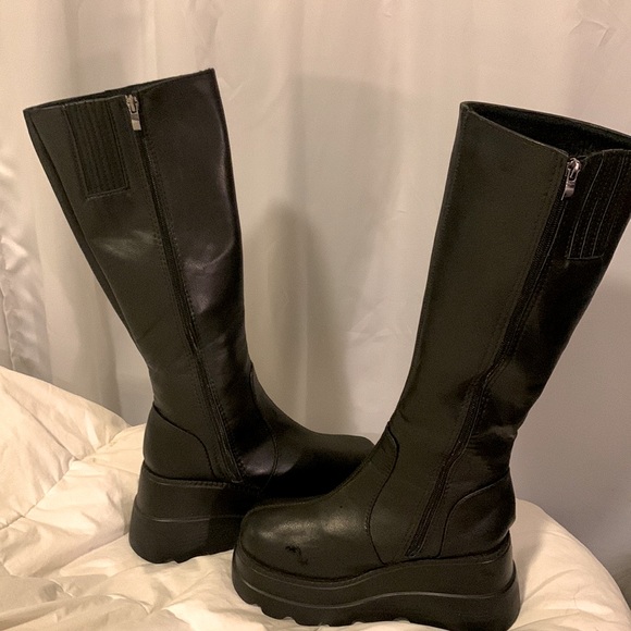 Platform boot - Picture 1 of 2